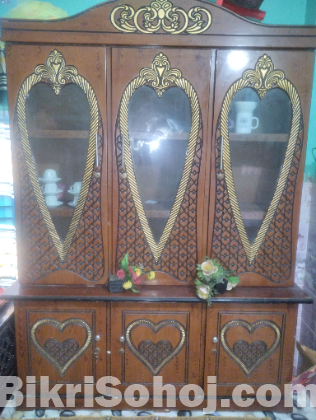 আমি একটি শোকেস বিক্রি করব